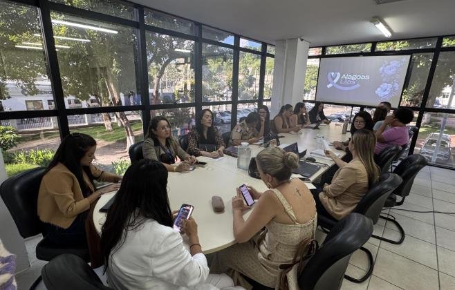 Secretaria da Mulher de Alagoas define ações de proteção às mulheres Secretaria da Mulher de Alagoas define ações de proteção às mulheres