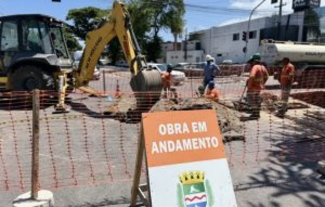 Drenagem limita tráfego na Avenida Nelson Marinho, Serraria