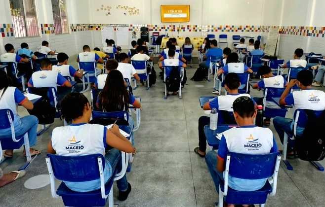 Plenarinho já tem redações de 4700 alunos de Maceió na correção