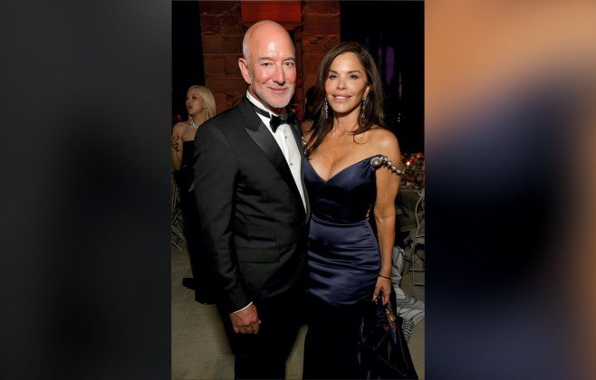 Jeff Bezos enfrenta protestos em evento luxuoso fora de Alagoas