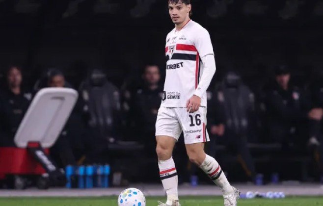 Jogador do São Paulo é denunciado por gesto em jogo contra o Corinthians