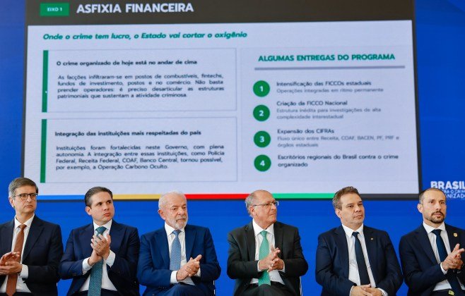 Lula anuncia ação contra o crime, mas credibilidade é questionada