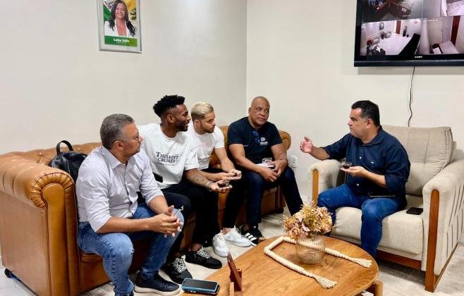 Tia Júlia garante repasses ao CSE e promove diálogo com atletas