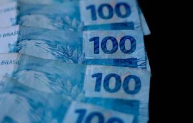 Taxas de DI sobem após ligação entre Flávio Bolsonaro e Vorcaro