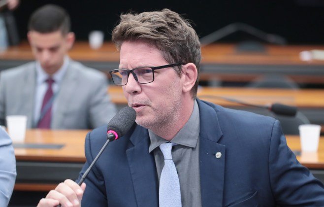 Mário Frias comenta envolvimento de Flávio Bolsonaro em Dark Horse
