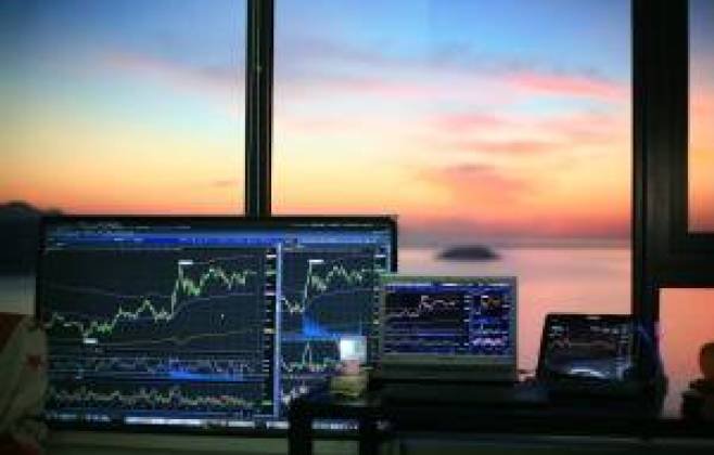 Serviços no Brasil e balanços de empresas movimentam o mercado