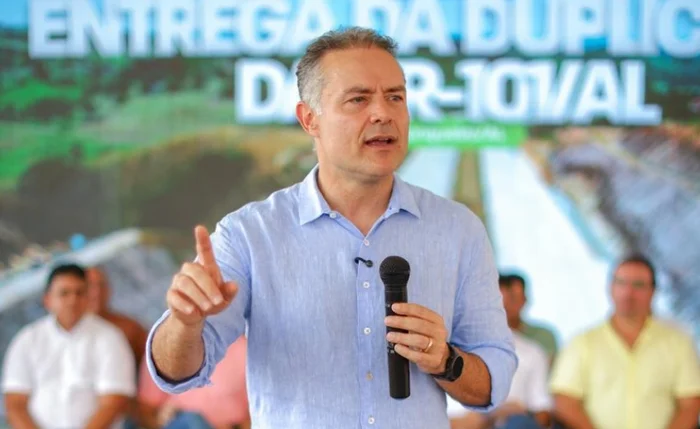 ASSISTA AO VÍDEO: Renan Filho mira Banco Master, cobra Rodrigo Cunha e promete tirar bancos envolvidos em escândalos da folha estadual