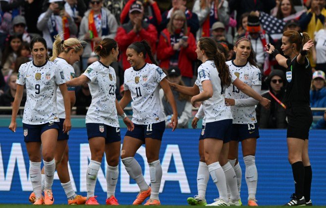 Seleção feminina enfrenta EUA em amistoso histórico