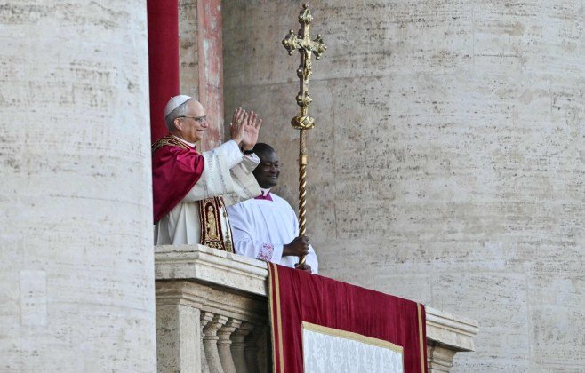 Papa Leão Inicia Visita à Espanha Focando em Migrantes e Diálogo