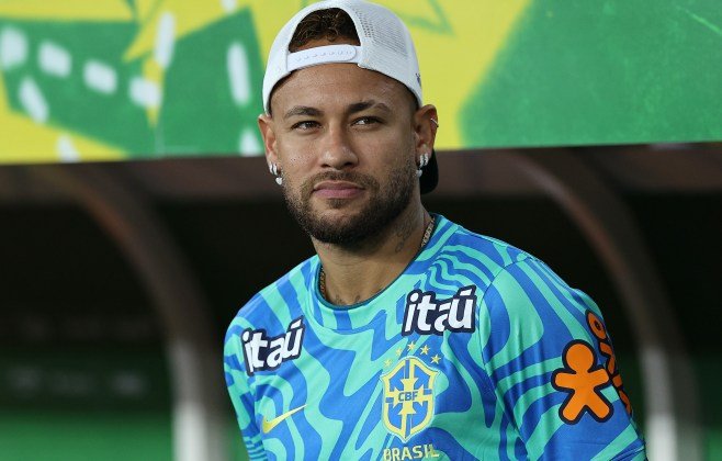 Neymar curte churrascaria em NY enquanto se recupera de lesão