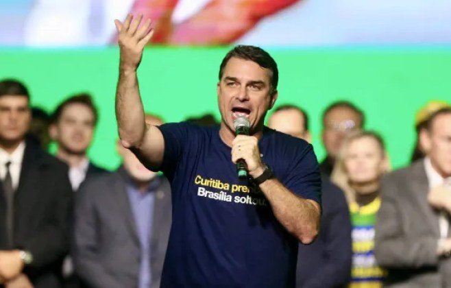 TCU arquiva pedido de Flávio Bolsonaro sobre ex-nora de Lula