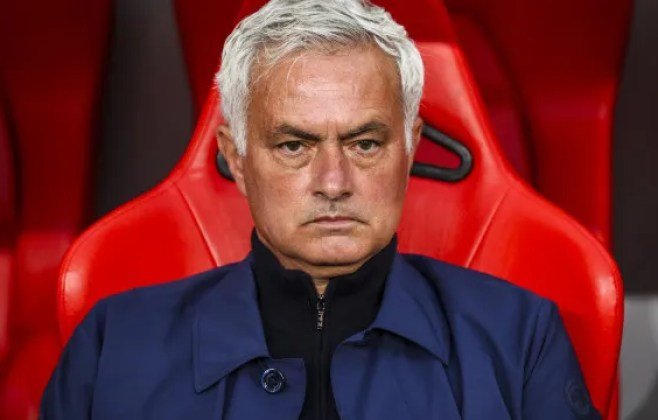 Benfica confirma saída de Mourinho em direção ao Real Madrid Benfica confirma saída de Mourinho em direção ao Real Madrid