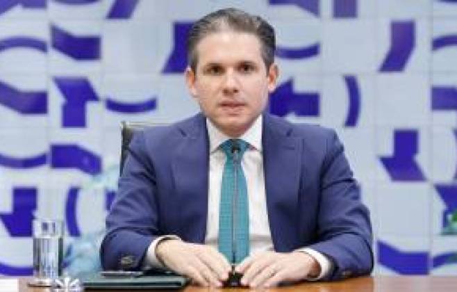 Redução da jornada de trabalho avança no Senado, diz Motta