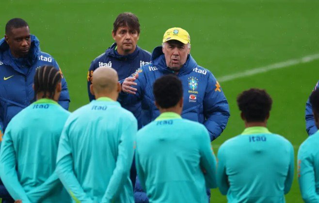 Ancelotti mantém mistério sobre escalação da seleção antes da Copa