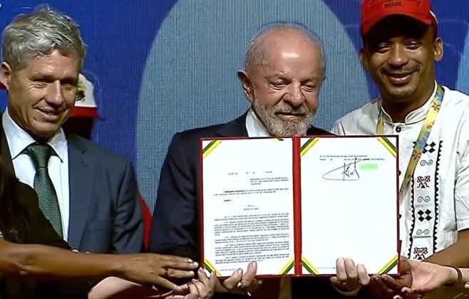 Lula entrega novos títulos para comunidades quilombolas no Brasil Lula entrega novos títulos para comunidades quilombolas no Brasil