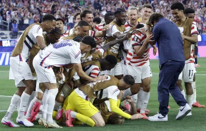 EUA vencem Paraguai na estreia da Copa do Mundo em casa EUA vencem Paraguai na estreia da Copa do Mundo em casa