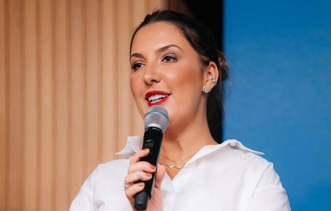Daniella Ribeiro se licencia para campanha de Flávio Bolsonaro Daniella Ribeiro se licencia para campanha de Flávio Bolsonaro