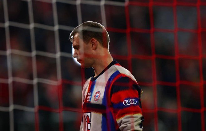 Neuer reestreia na seleção após 710 dias, foco nas Copas