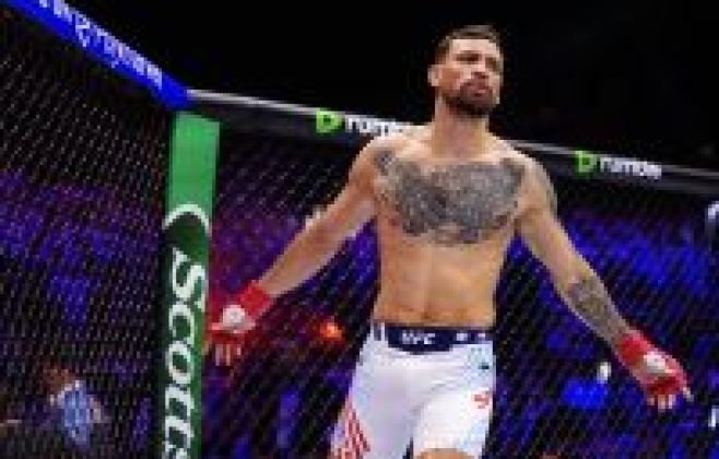 Poatan perde na estreia como peso-pesado no UFC e adia sonho