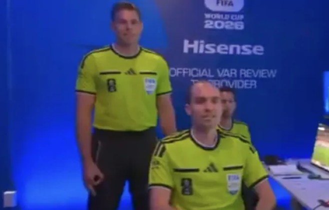 FIFA investiga gesto polêmico de árbitro australiano na Copa