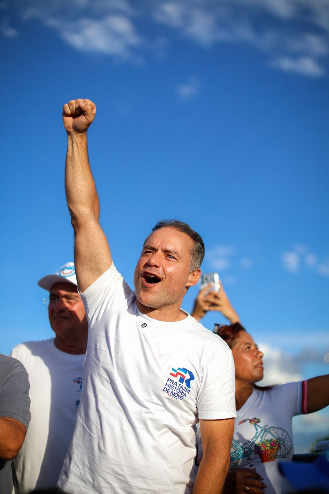 Renan Filho engata marcha rápida no interior enquanto JHC patina em crises e caravanas suspeitas