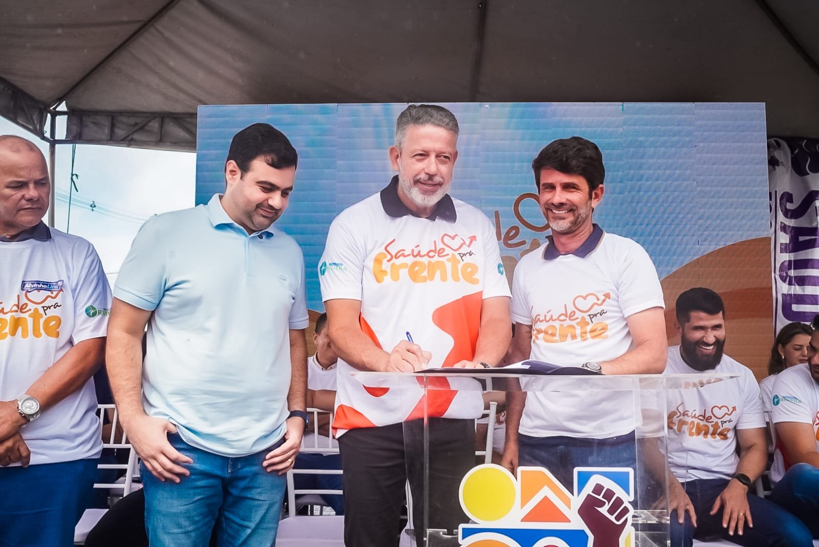 Em União dos Palmares, Arthur Lira sela aliança com prefeito e injeta R$ 1,5 milhão em asfalto de olho no Senado