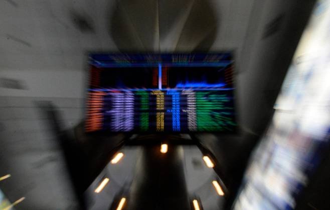 Ibovespa Tem Queda com Novas Tarifas dos EUA em Discussão Ibovespa Tem Queda com Novas Tarifas dos EUA em Discussão
