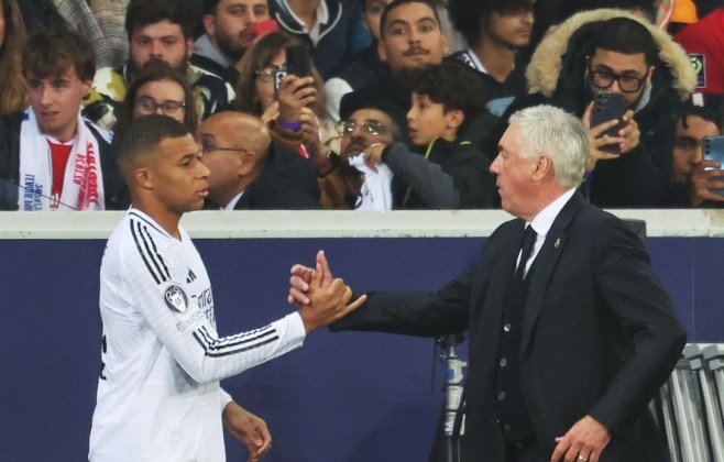 Mbappé responde a ataques racistas de senadora paraguaia