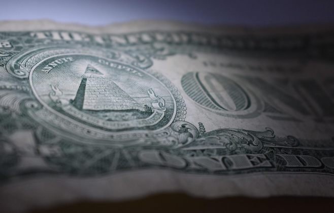 Dólar chega a R$ 5,13, e Ibovespa recua em dia de ajustes Dólar chega a R$ 5,13, e Ibovespa recua em dia de ajustes