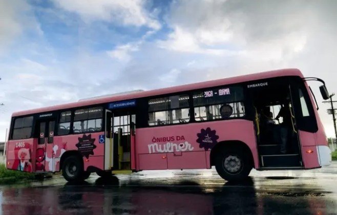 Ônibus da Mulher em Maceió atinge 90 mil embarques em 3 meses Ônibus da Mulher em Maceió atinge 90 mil embarques em 3 meses