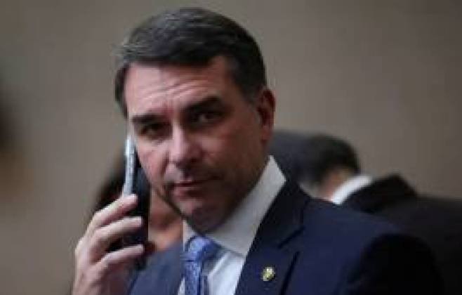 Flávio Bolsonaro busca reverter vantagem de Marina e Tebet em SP Flávio Bolsonaro busca reverter vantagem de Marina e Tebet em SP