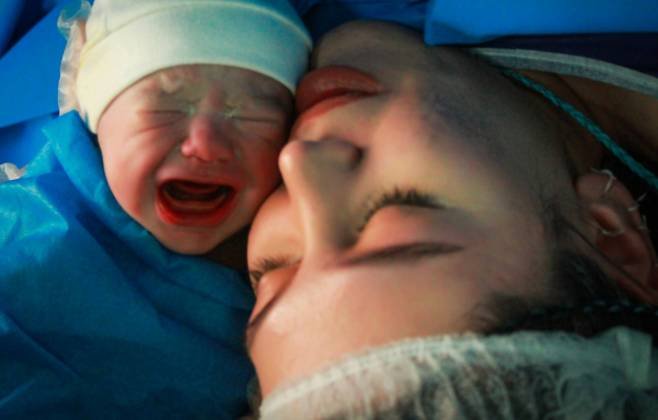 Câmara aprova 5% a mais na aposentadoria de mulheres com filhos Câmara aprova 5% a mais na aposentadoria de mulheres com filhos