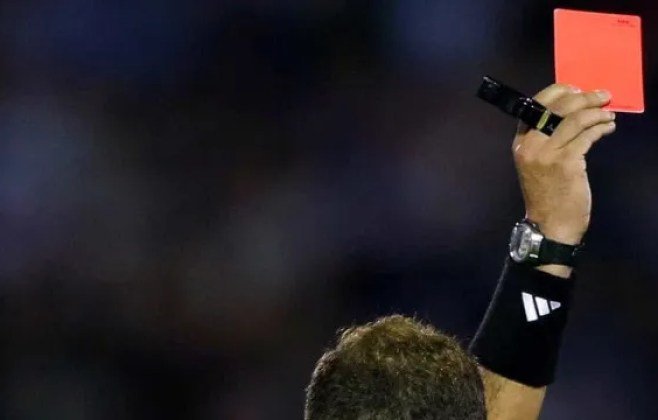 Por que árbitros ingleses e argentinos não apitam jogos na Copa