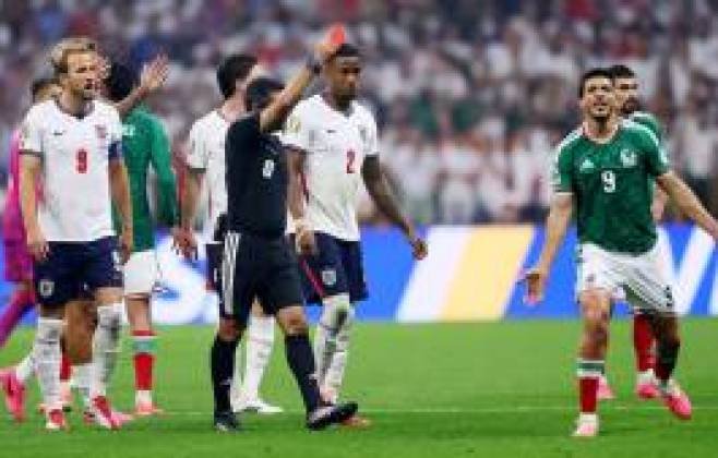 Decisões da FIFA sobre cartões vermelhos geram polêmica entre ex-árbitros