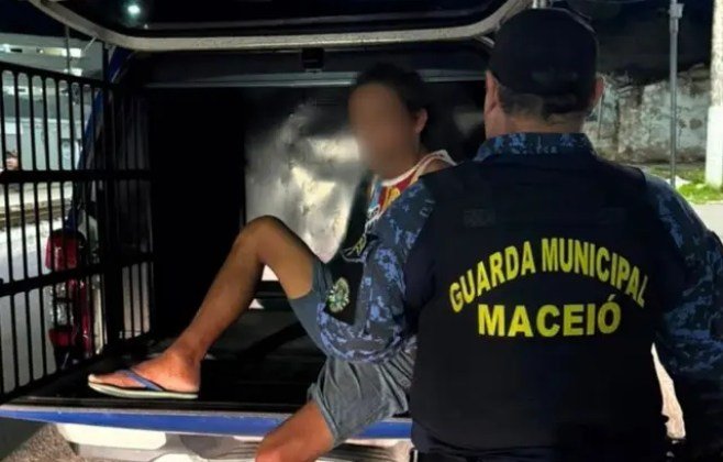 Homem é preso após furtar bolsa de idosa em gabinete da Câmara