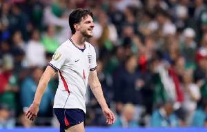 Declan Rice é isolado por vírus e desfalca seleção da Inglaterra