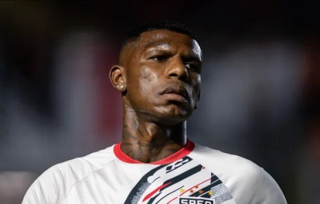 São Paulo busca novo zagueiro mesmo com Arboleda reintegrado