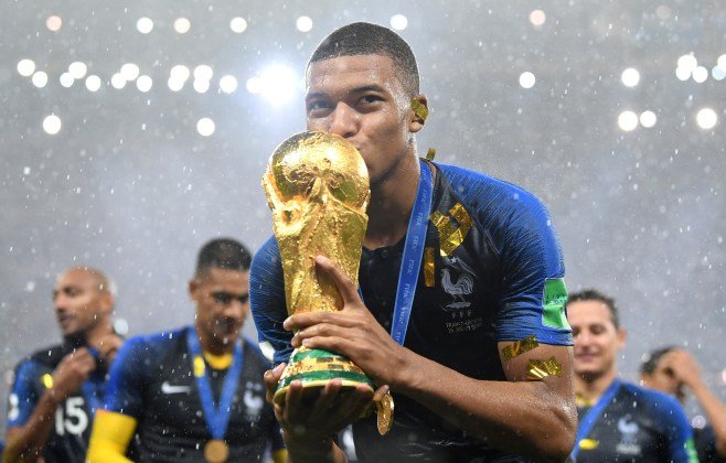 Mbappé pode igualar recorde de Cafu em finais de Copa do Mundo