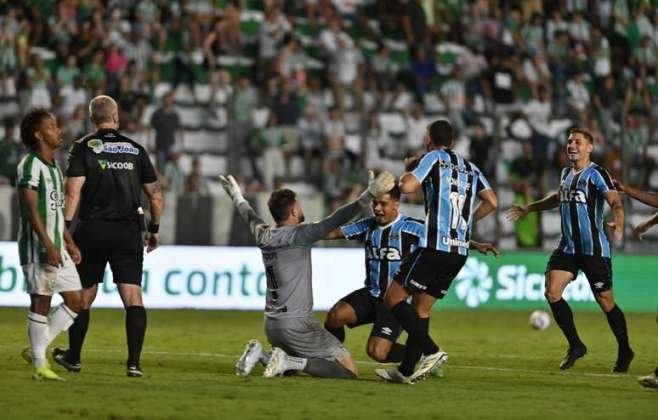 Grêmio supera Cruzeiro com dois pênaltis defendidos em amistoso