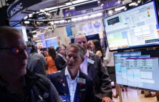 Mercados em queda com tensão no Oriente Médio e alta do petróleo