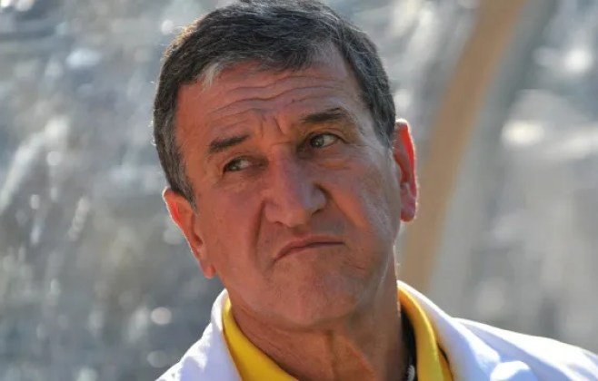 Parreira melhora levemente, mas ainda está em estado grave
