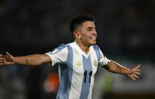 Flamengo busca contratar Thiago Almada em disputa acirrada