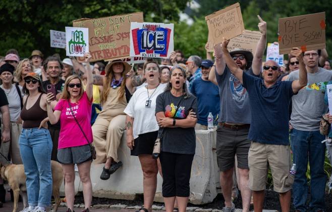 Morte de imigrantes nos EUA reacende debate sobre ICE