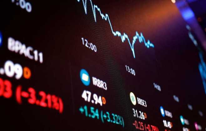 Ibovespa em alta e dólar atinge menor cotação em um mês
