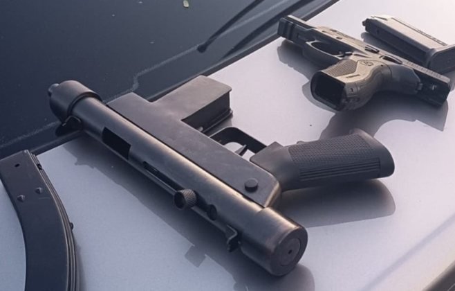 Homem é preso com armas e documento falso em Maceió