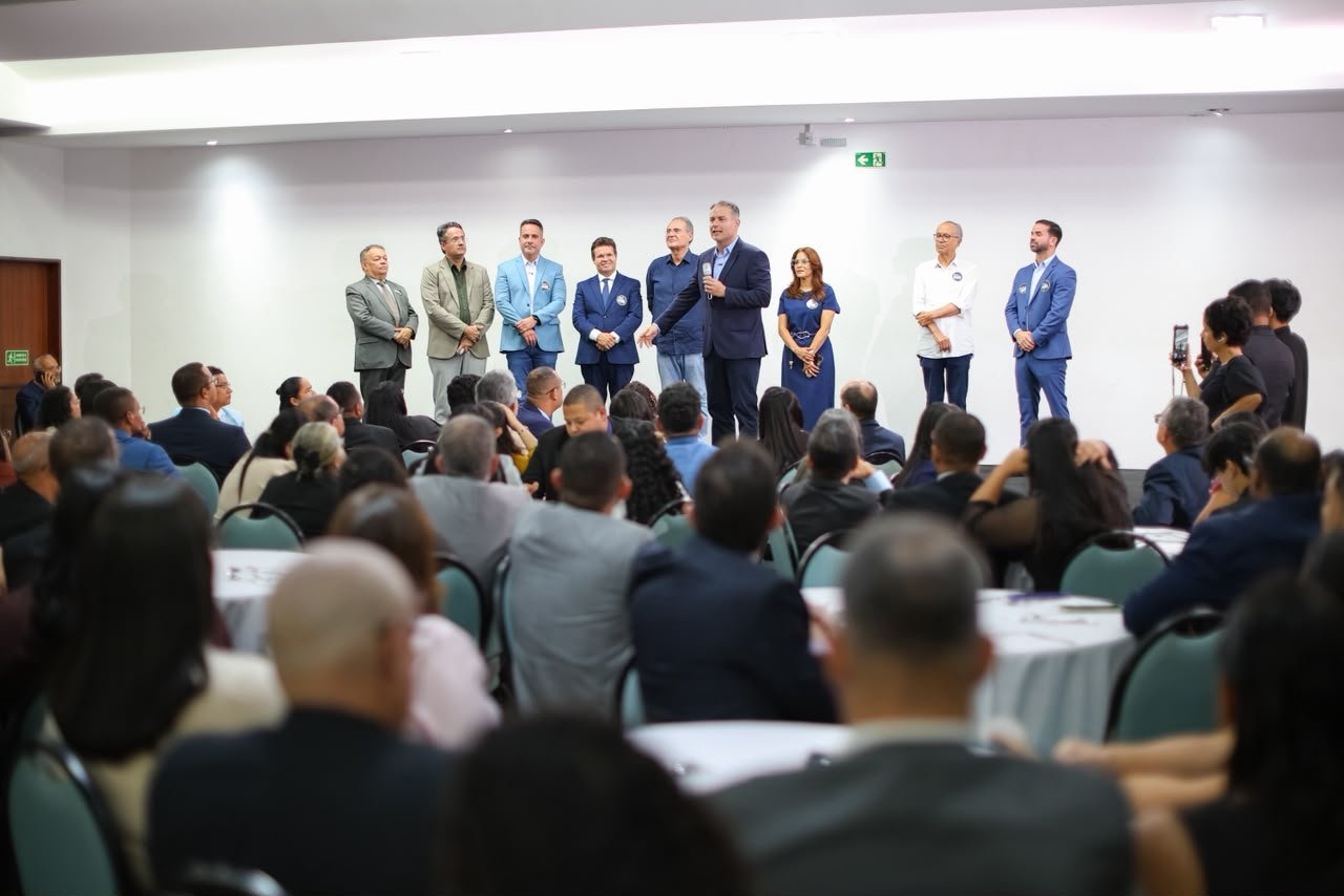 FÉ E POLÍTICA – Renan Filho reúne mais de 400 lideranças evangélicas em encontro na capital alagoana