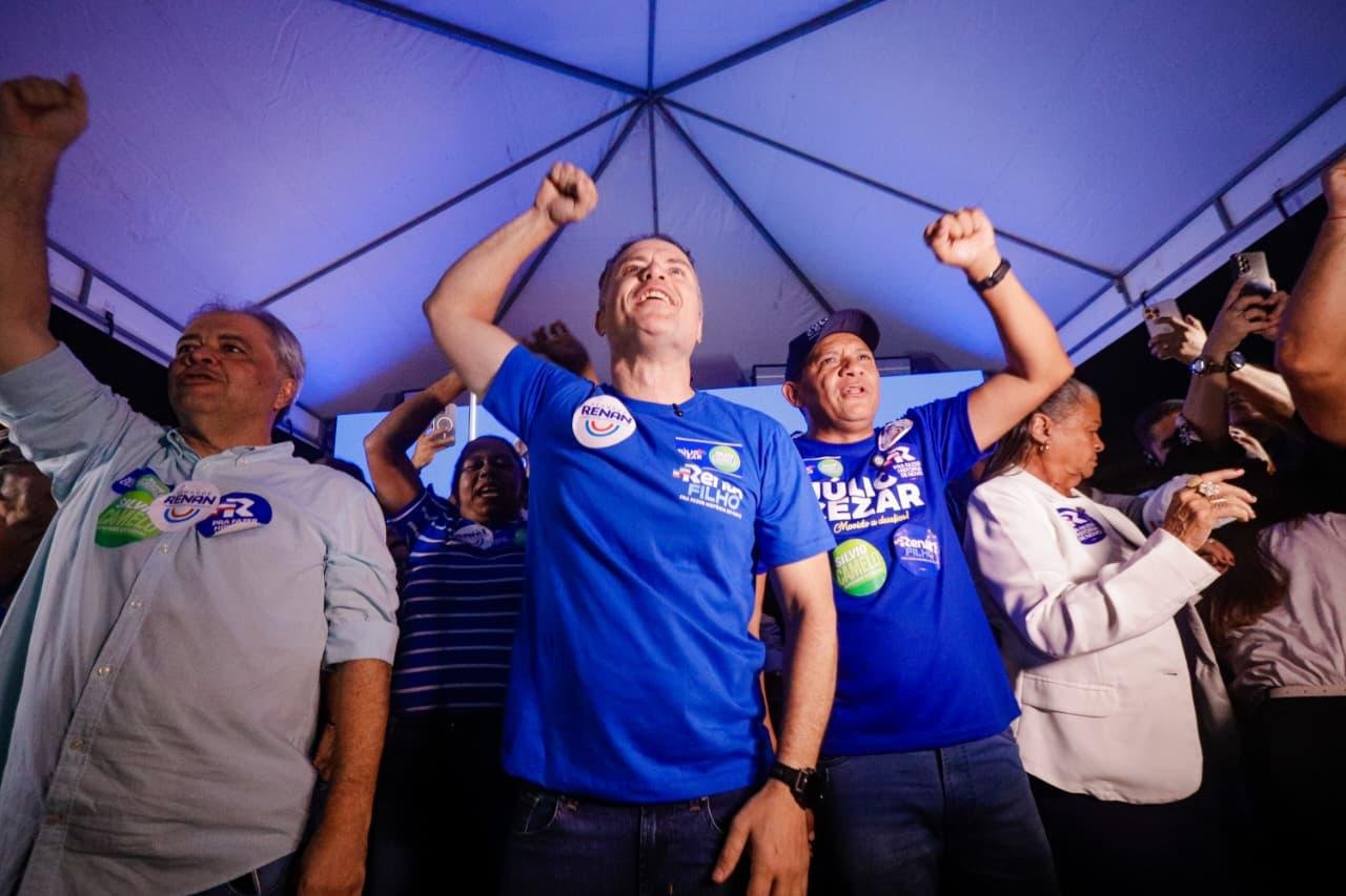 MOBILIZAÇÃO POPULAR – Com a presença de mais de 7 mil pessoas, Júlio Cezar, Silvio Camelo e Tia Júlia comandam grande ato político com Renan Filho na Vila Maria