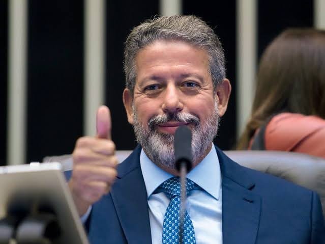 Disputa acirrada: Arthur Lira cresce e empata com Alfredo Gaspar na liderança pelo Senado em Alagoas Disputa acirrada: Arthur Lira cresce e empata com Alfredo Gaspar na liderança pelo Senado em Alagoas
