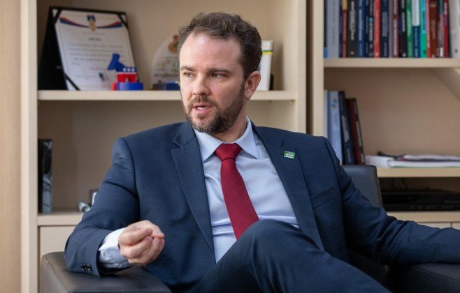 Ministro explica alta da dívida pública por juros altos, não gastos