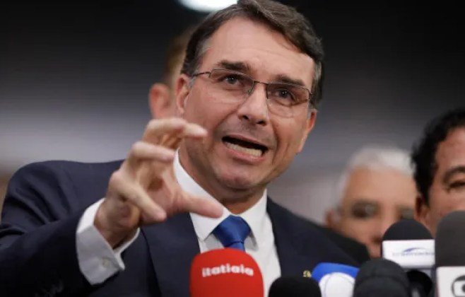 Flávio Bolsonaro fala sobre ‘guerra psicológica’ em campanha
